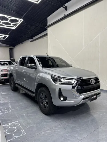 Toyota Hilux 2025 Gris Caracas