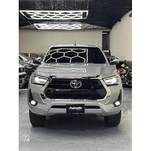 Toyota Hilux 2025 Gris Caracas