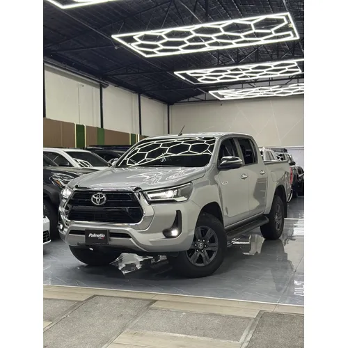 Toyota Hilux 2025 Gris Caracas