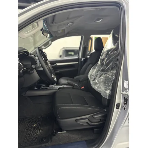 Toyota Hilux 2025 Gris Caracas
