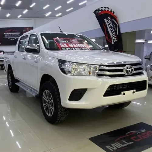 Toyota Hilux Dubai 2025 Blanco Caracas