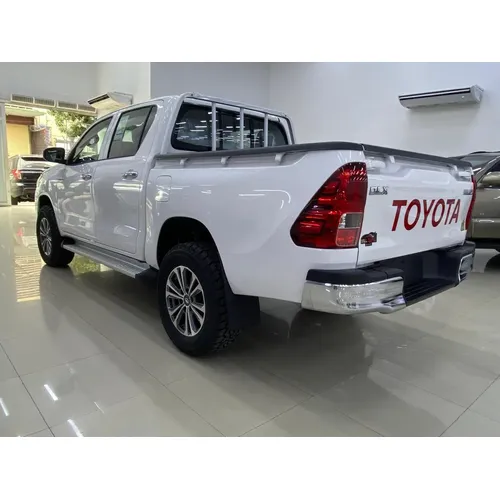 Toyota Hilux Dubai 2025 Blanco Caracas