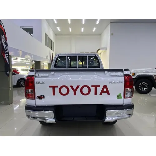 Toyota Hilux Dubai 2025 Blanco Caracas