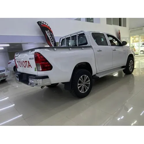 Toyota Hilux Dubai 2025 Blanco Caracas