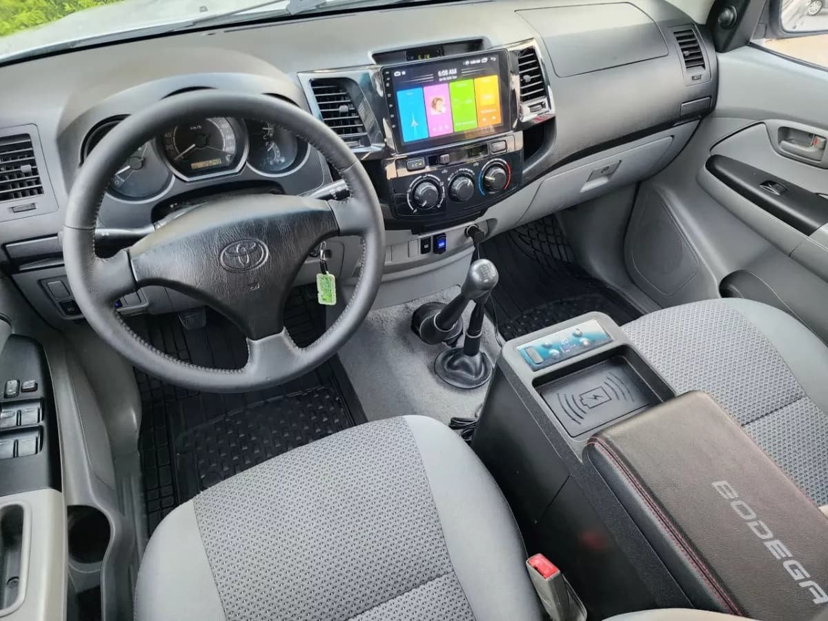 Toyota Hilux 2.7 Plateado Modelo 2008