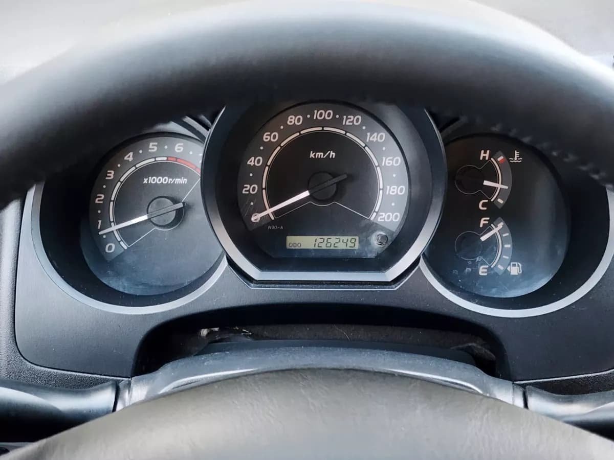 Toyota Hilux 2.7 Plateado Modelo 2008