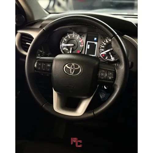 Toyota Hilux 2025 Plateado Caracas