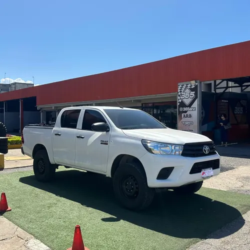 Toyota Hilux 2020 Blanco Lechería