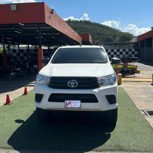Toyota Hilux 2020 Blanco Lechería