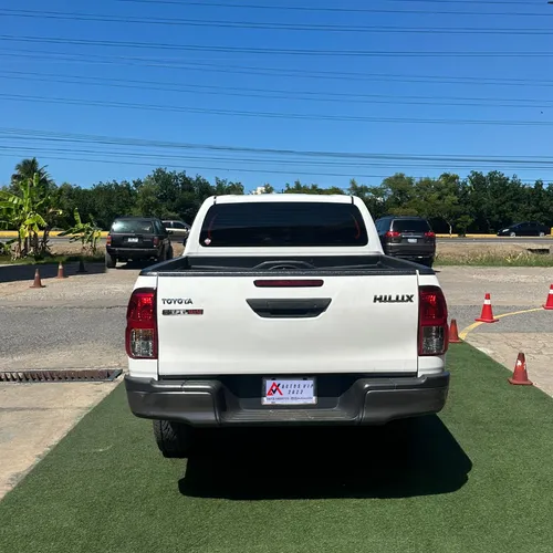 Toyota Hilux 2020 Blanco Lechería