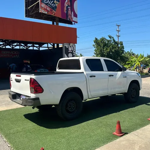 Toyota Hilux 2020 Blanco Lechería