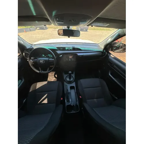 Toyota Hilux 2020 Blanco Lechería