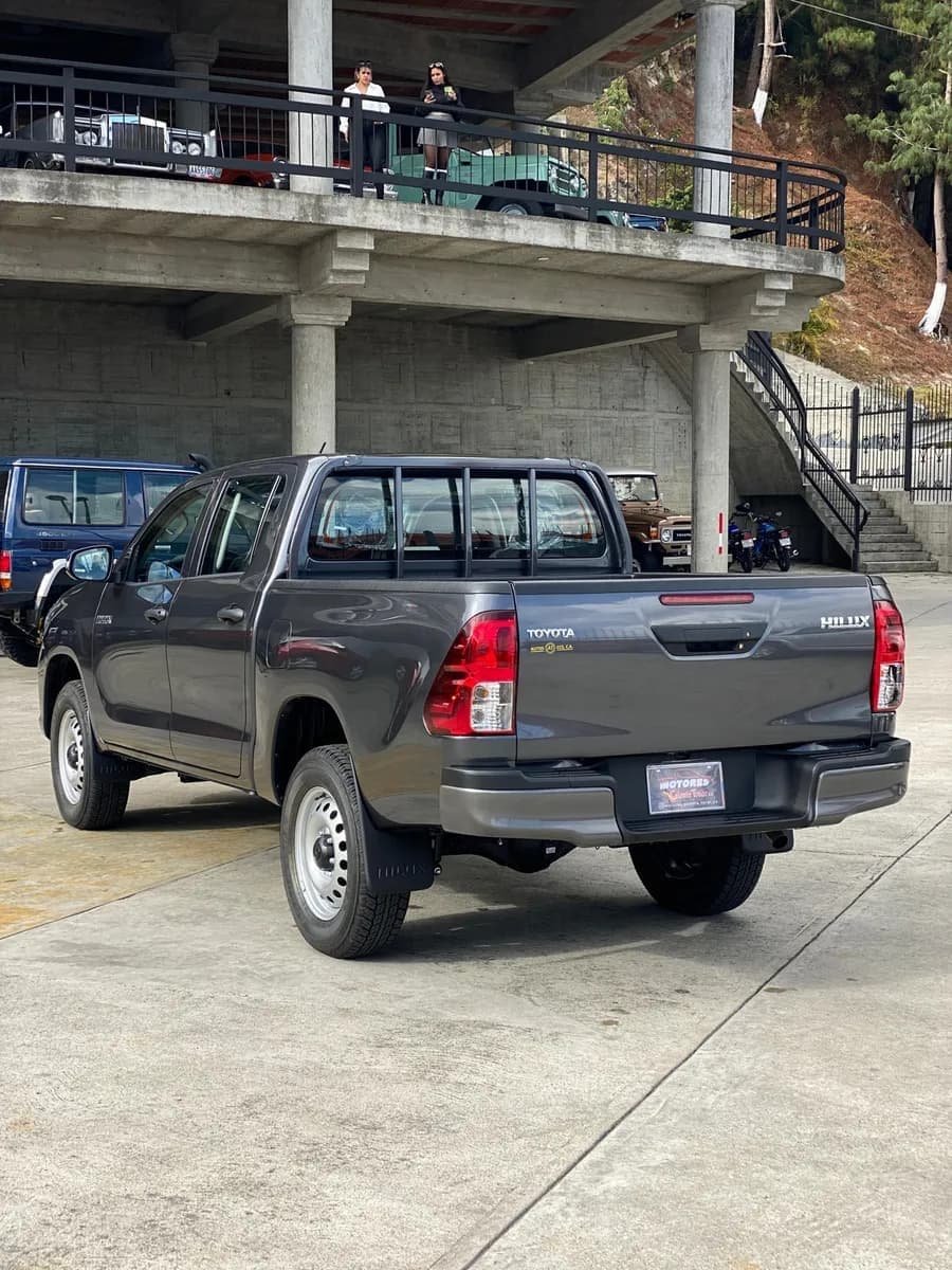 Toyota Hilux 2.8 Diesel 2025 Gris
