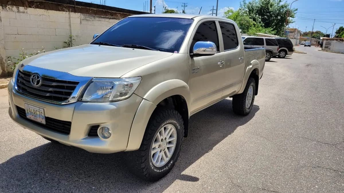 Toyota Hilux 2012 4x4 automática Dorado