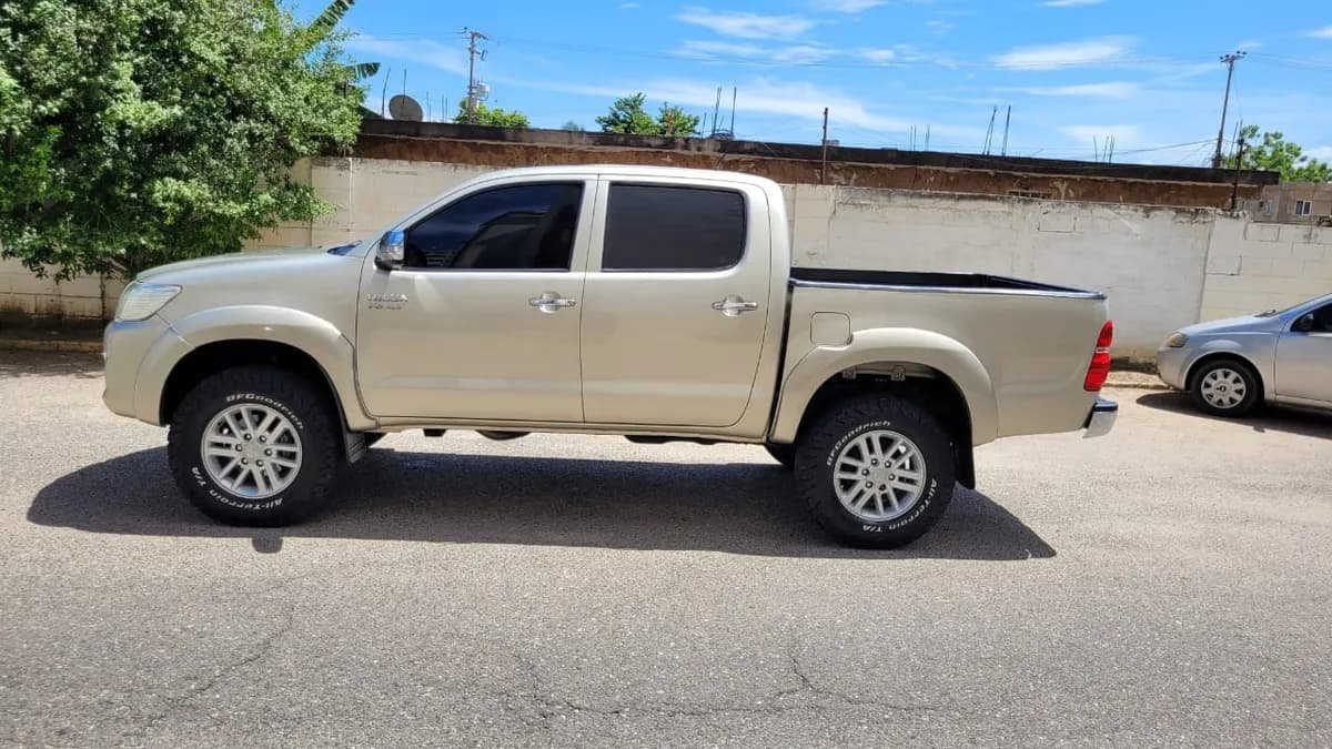 Toyota Hilux 2012 4x4 automática Dorado