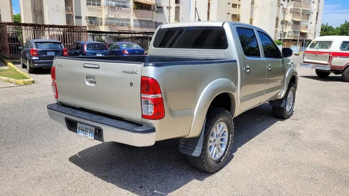Toyota Hilux 2012 4x4 automática Dorado