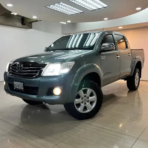 Toyota Hillux 2012 Gris Caracas