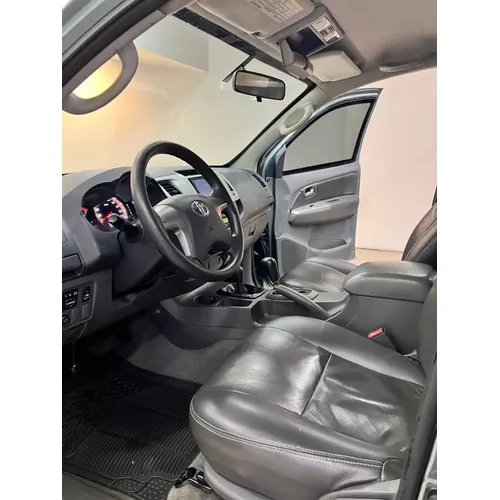Toyota Hillux 2012 Gris Caracas