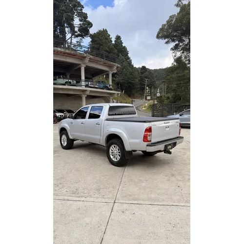 Toyota Hilux 2017 Plateado La Colonia Tovar