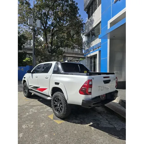 Toyota Hilux 2023 Blanco Caracas