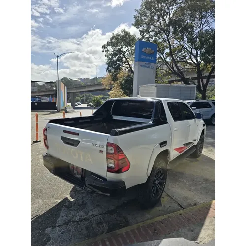 Toyota Hilux 2023 Blanco Caracas
