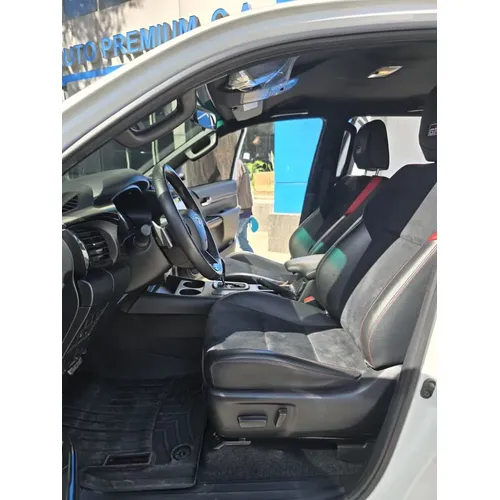 Toyota Hilux 2023 Blanco Caracas