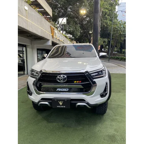 Toyota Hilux 2023 Blanco Caracas