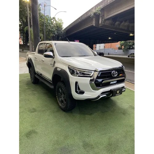 Toyota Hilux 2023 Blanco Caracas