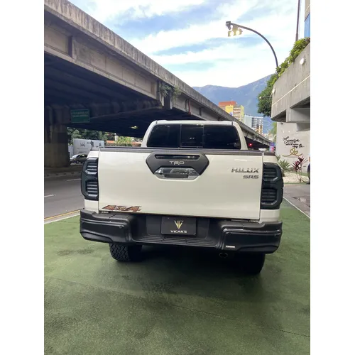 Toyota Hilux 2023 Blanco Caracas