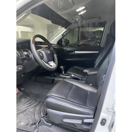 Toyota Hilux 2023 Blanco Caracas
