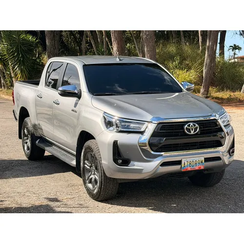 Toyota Hilux 2024 Plateado Caracas