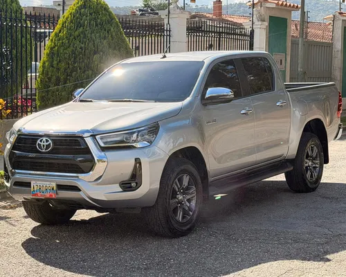 Toyota Hilux 2024 Plateado Caracas