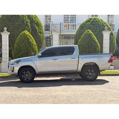 Toyota Hilux 2024 Plateado Caracas