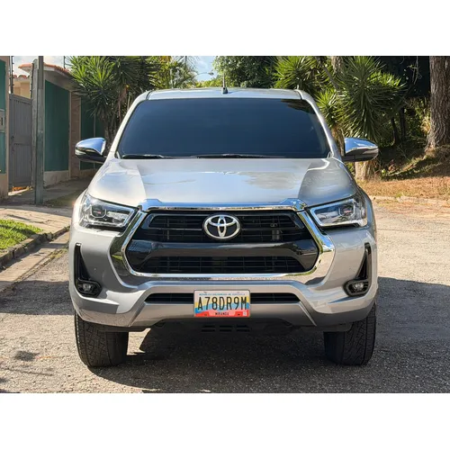 Toyota Hilux 2024 Plateado Caracas