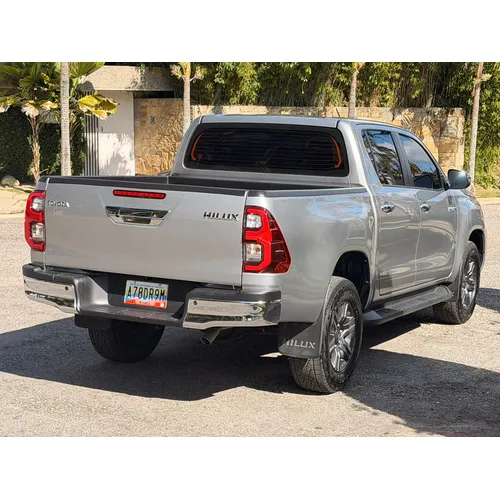 Toyota Hilux 2024 Plateado Caracas