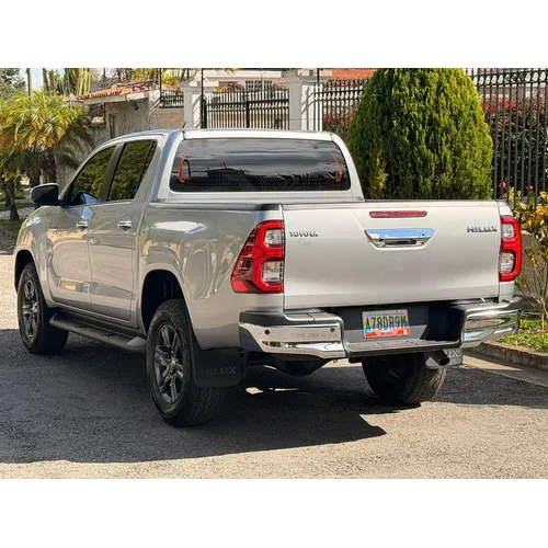Toyota Hilux 2024 Plateado Caracas
