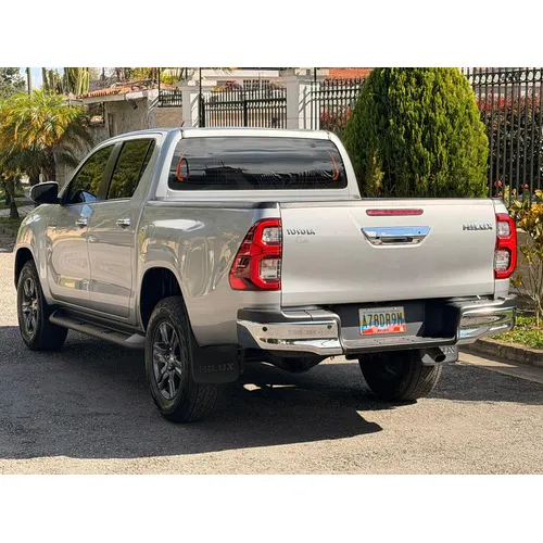 Toyota Hilux 2024 Plateado Caracas