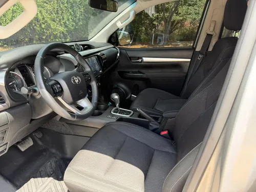 Toyota Hilux 2025 Gris Caracas