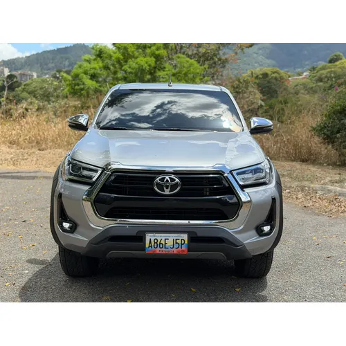Toyota Hilux 2025 Gris Caracas