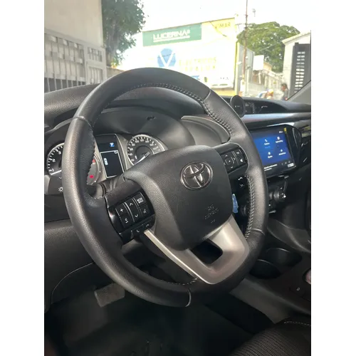 Toyota Hilux 2025 Plateado Caracas