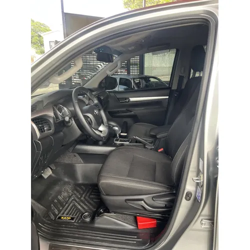 Toyota Hilux 2025 Plateado Caracas