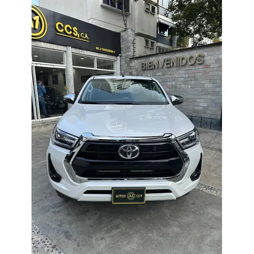 Toyota Hilux 2025 Blanco Caracas