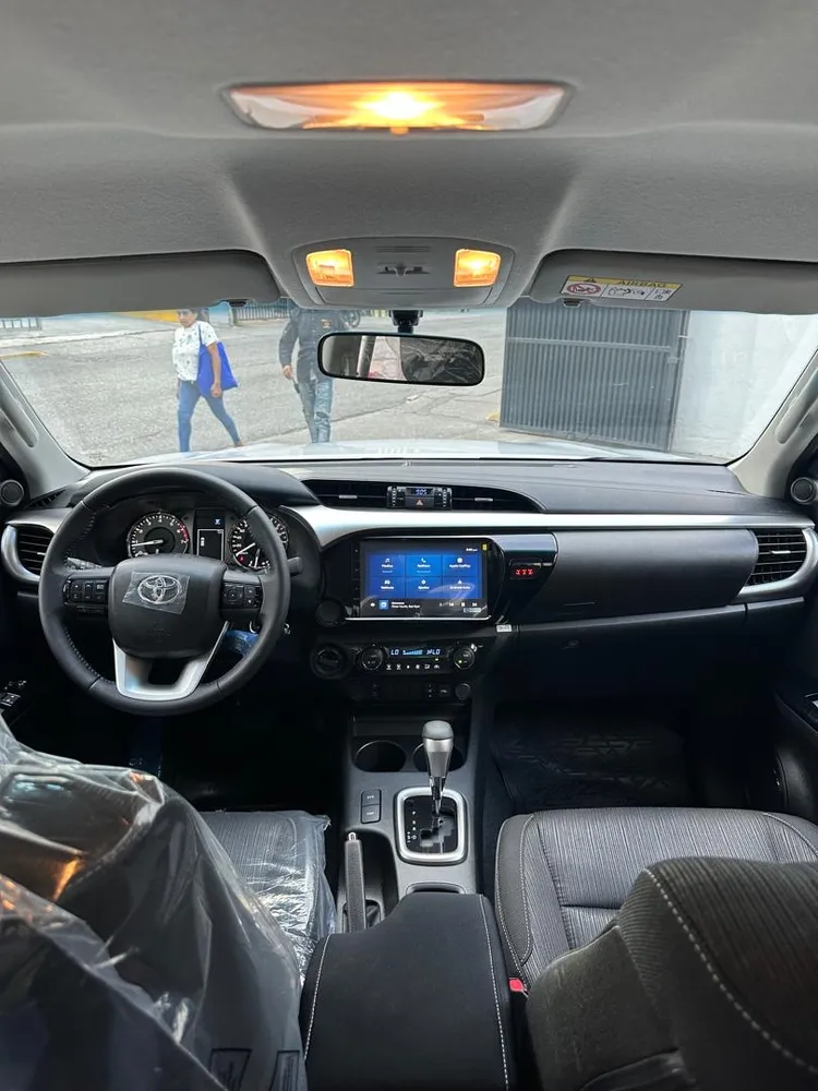 Toyota Hilux 2025 Blanco Caracas