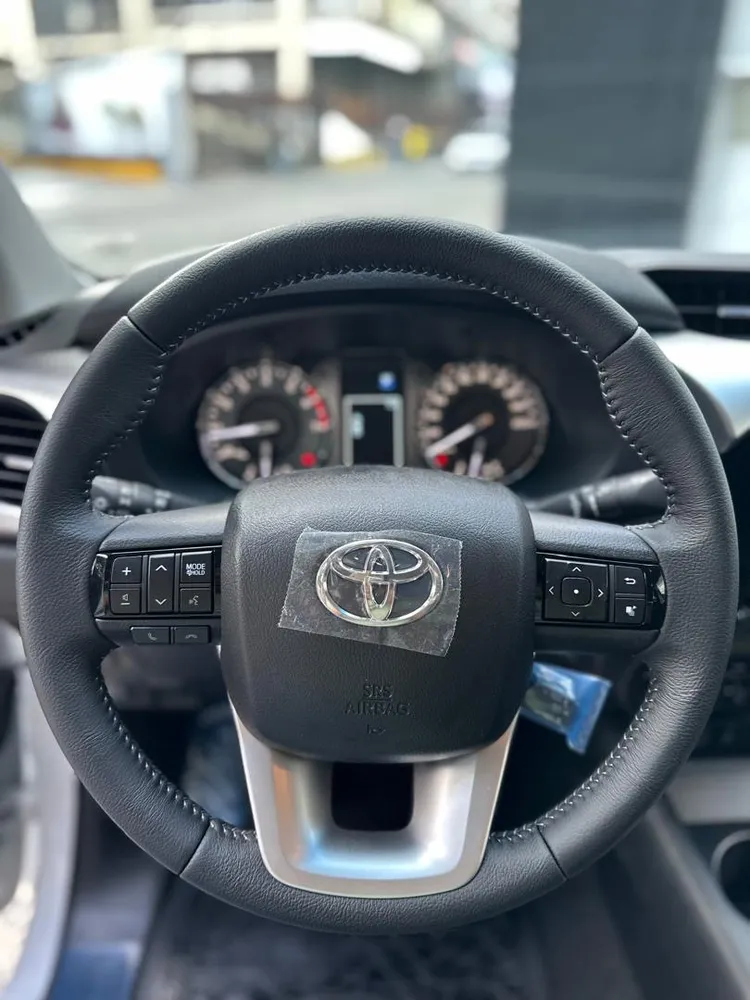 Toyota Hilux 2025 Blanco Caracas