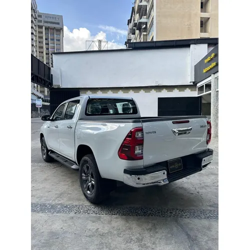 Toyota Hilux 2025 Blanco Caracas