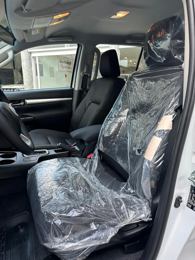 Toyota Hilux 2025 Blanco Caracas