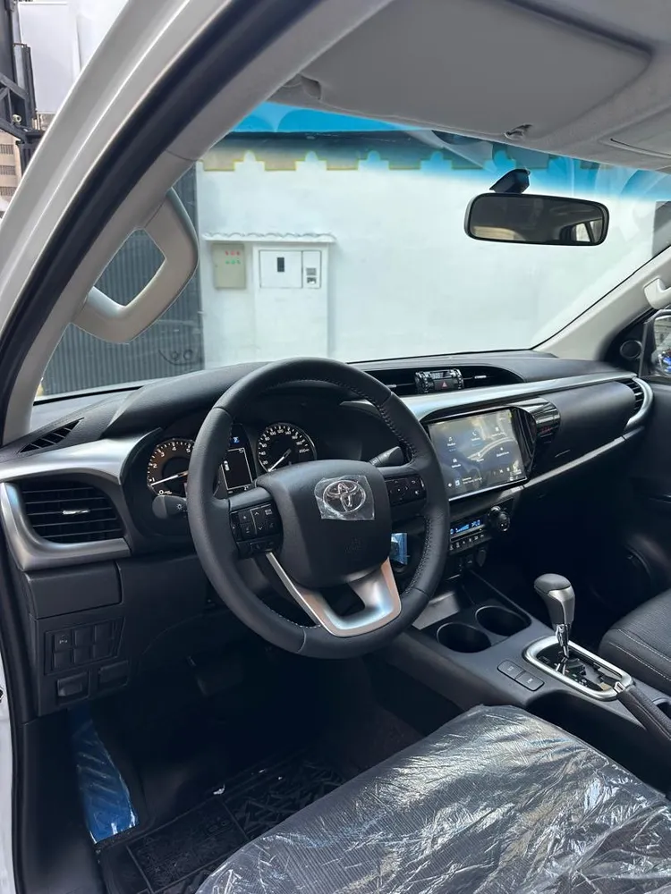 Toyota Hilux 2025 Blanco Caracas