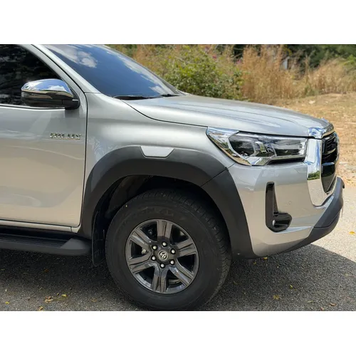 Toyota Hilux 2025 Gris Caracas