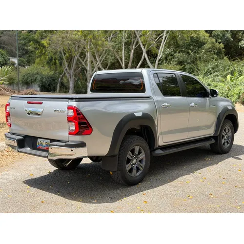 Toyota Hilux 2025 Gris Caracas