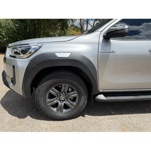 Toyota Hilux 2025 Gris Caracas